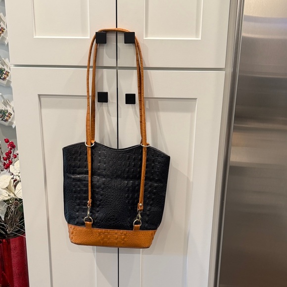 Moda in Pelle Handbags - Chic Black and Tan Shoulder Bag